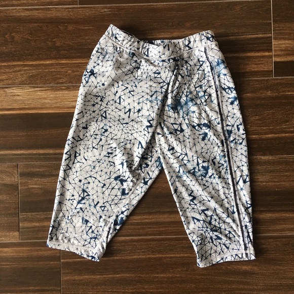 lululemon Retreat Yogi Crop - Picture 2 of 3